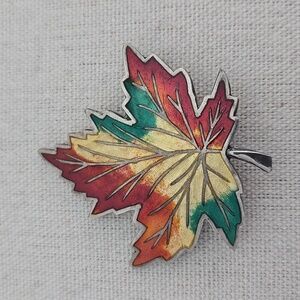 BREADNER MFG. CO CANADA STERLING SILVER & ENAMEL MAPLE LEAF BROOCH